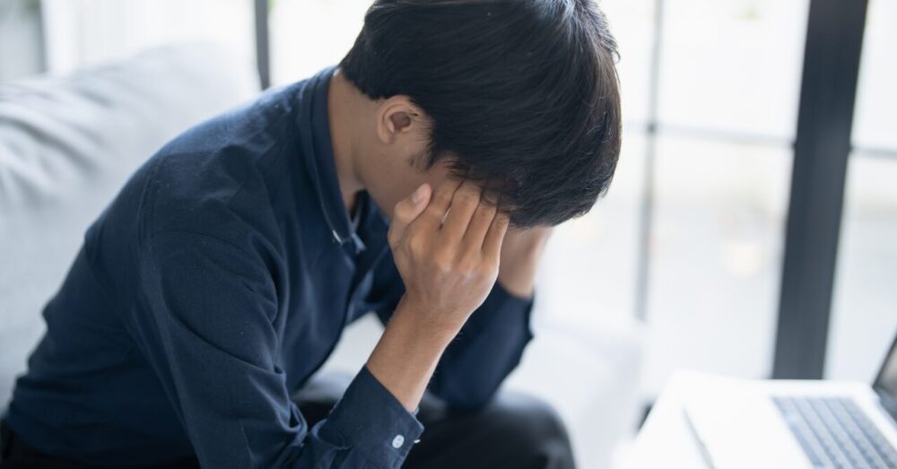 モテなくて悩む男性